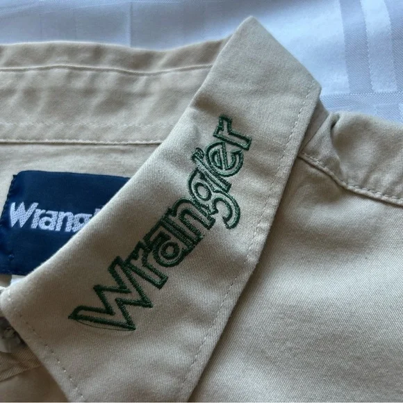 Wrangler Vintage Tan & Green Full Sleeve Button Down Top With Branded Sleeve - Picture 9 of 13